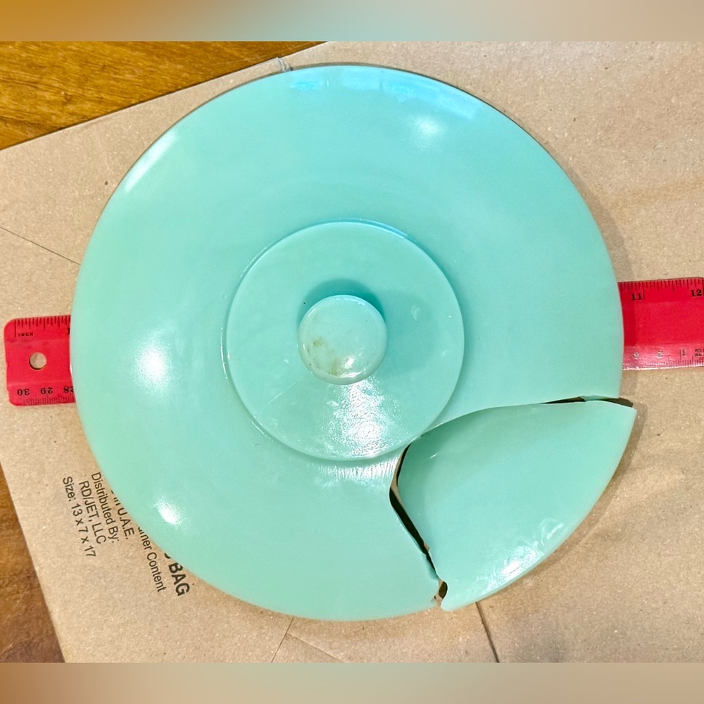 Vintage 2000 Fire King Jadeite lid for 2 quart casserole dish - broken